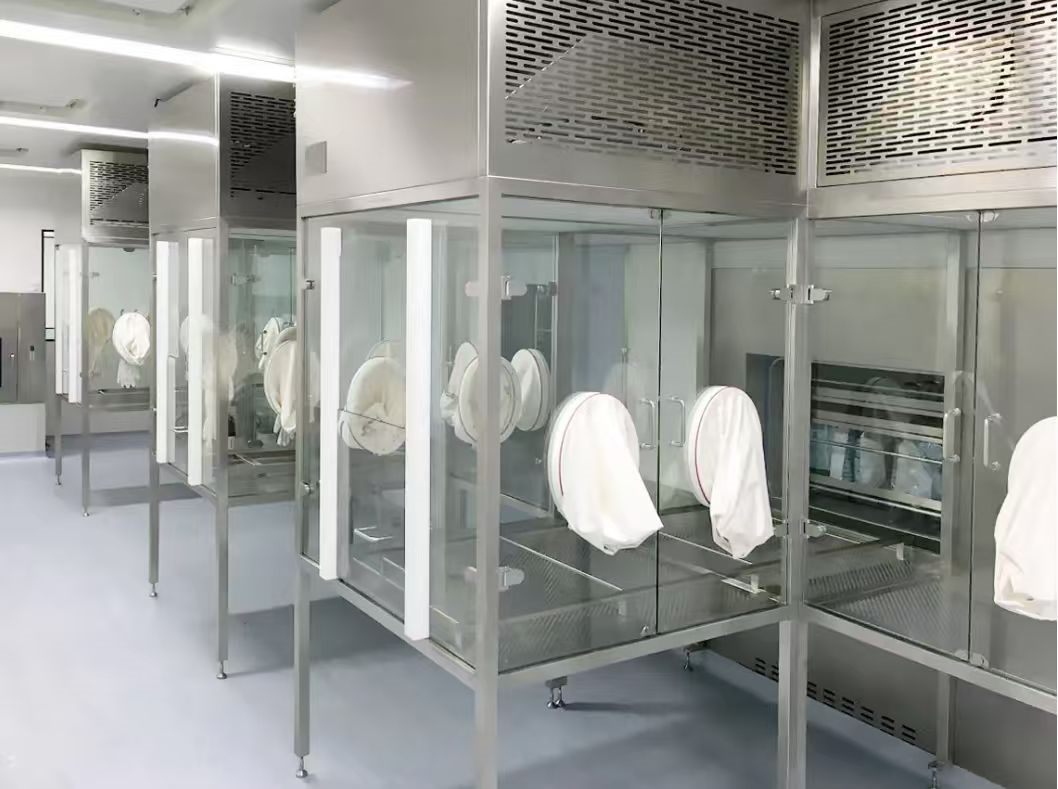 Aseptic isolators